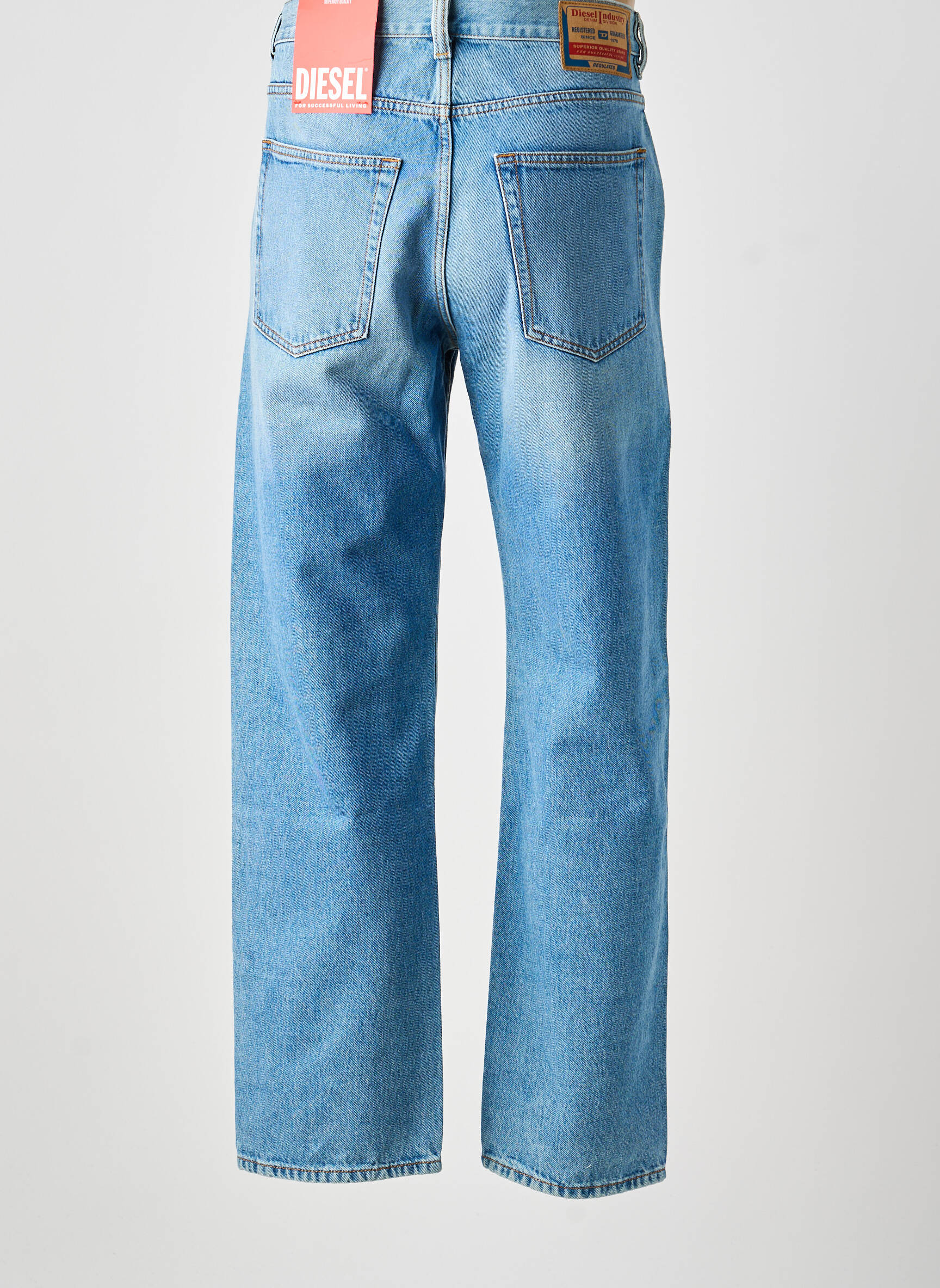 Jeans coupe droite fermeture zippée sous rabat boutonné taille normale bleu DIESEL homme