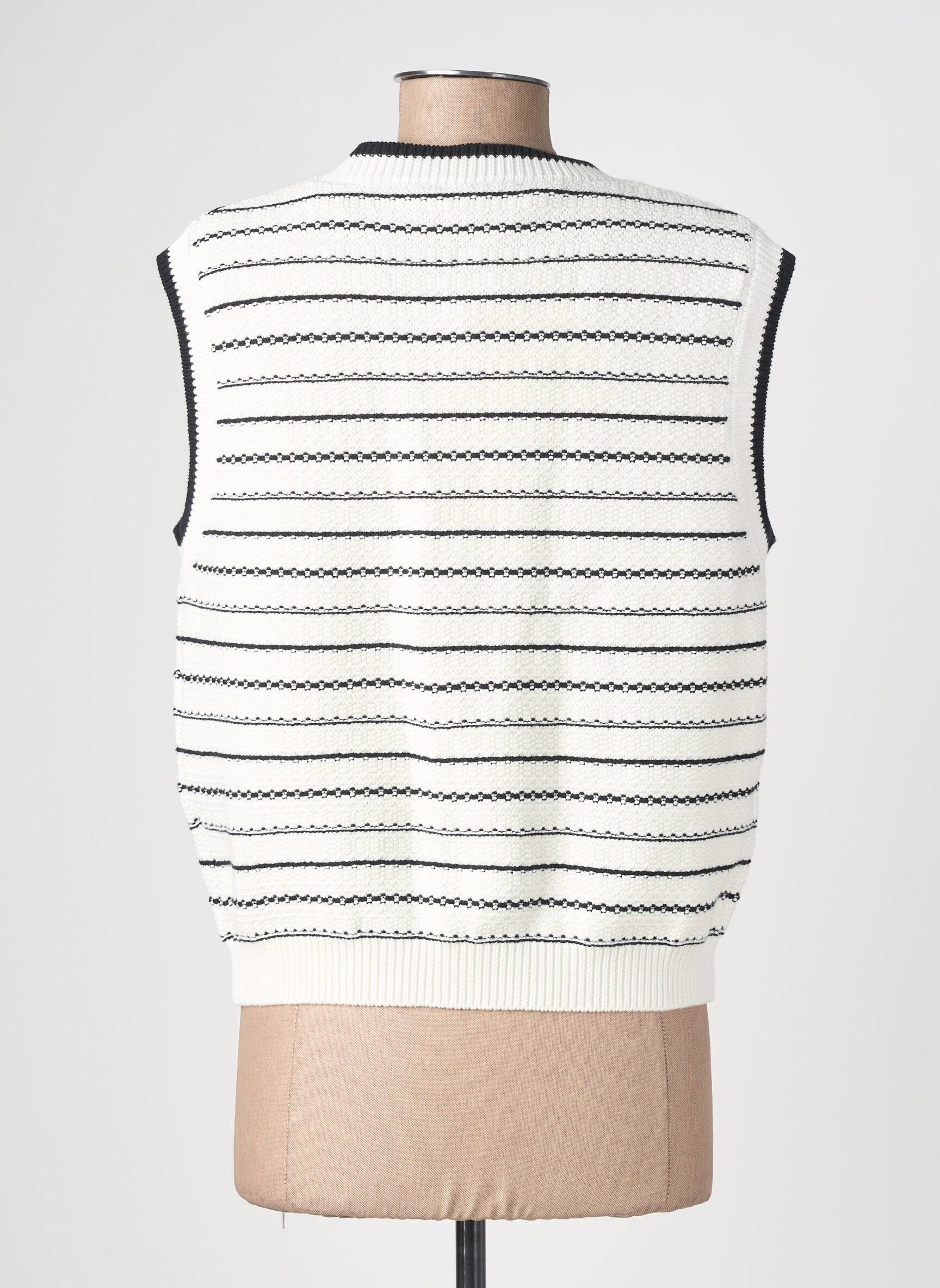 Gilet sans manche fermeture boutonnée sur le devant blanc ARTLOVE femme