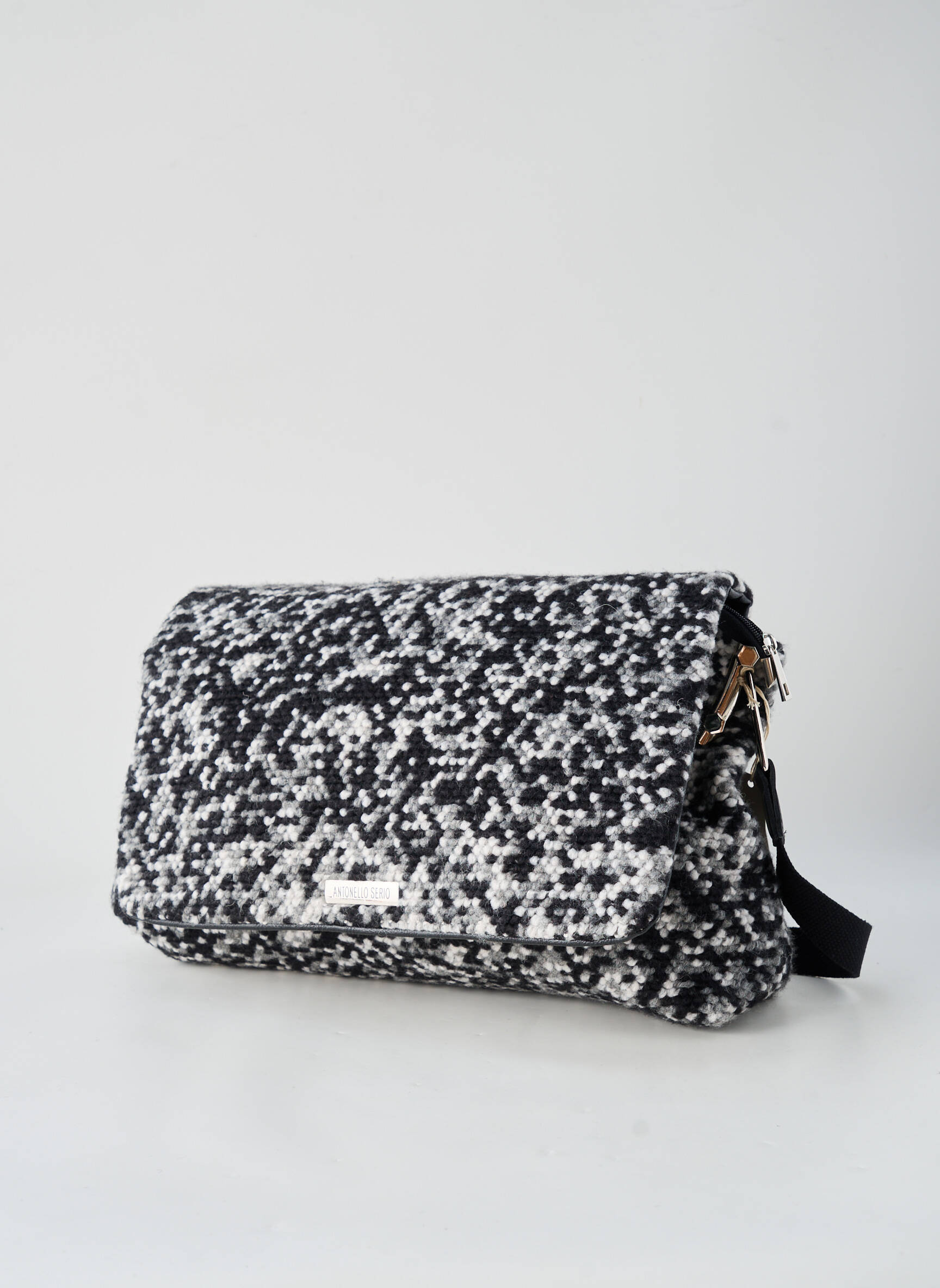 Sac fermeture zippée forme rectangulaire noir ANTONELLO SERIO femme
