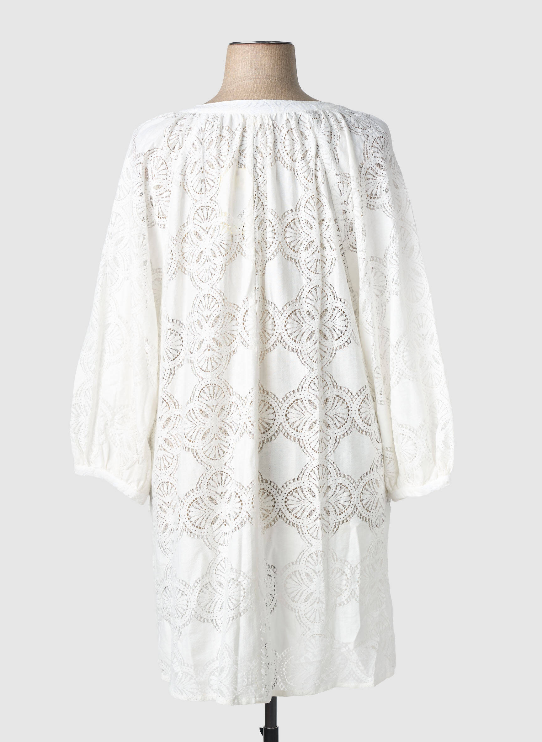 Robe courte coupe fluide manches longues blanc LARAETHNICS femme