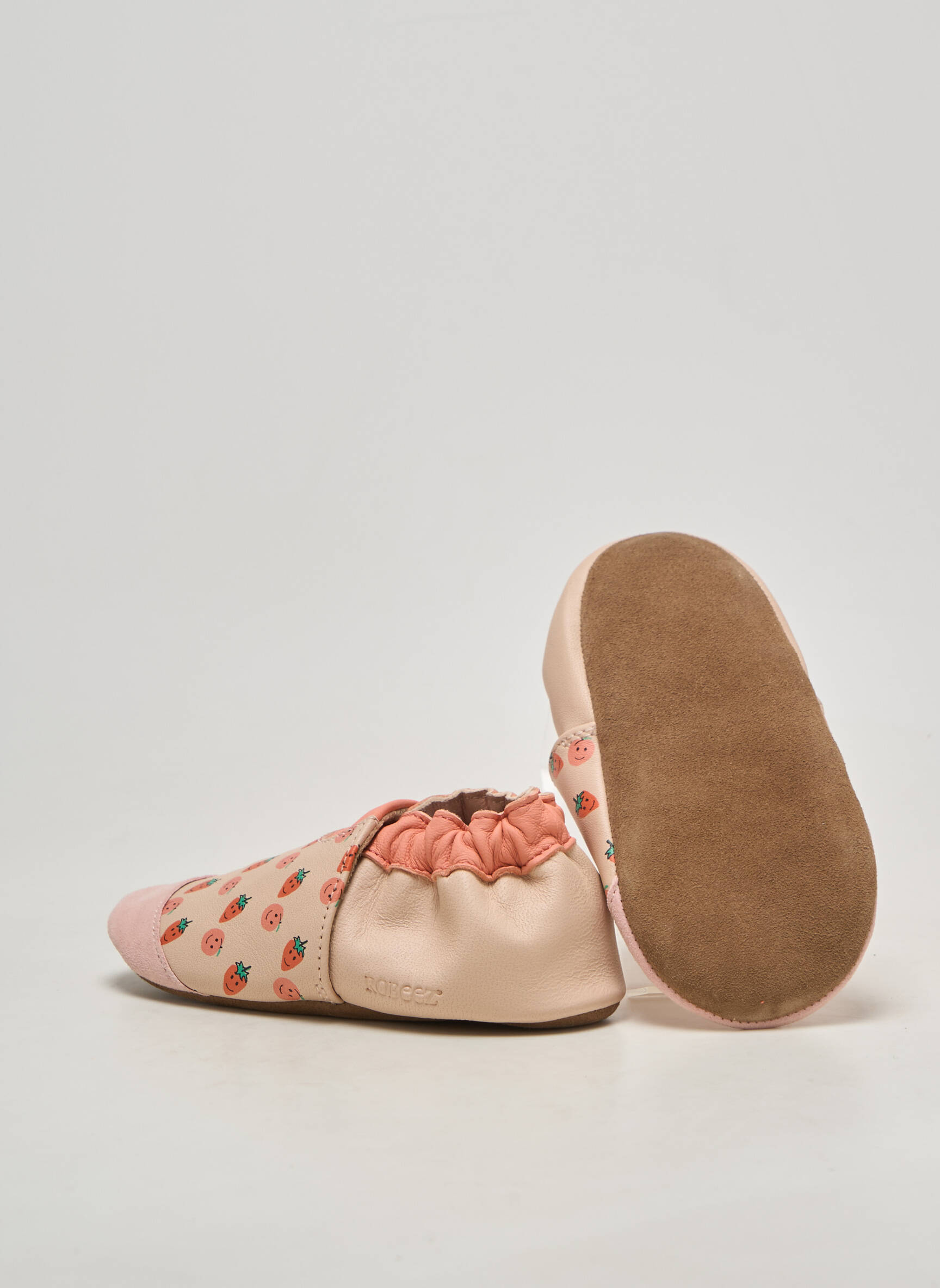 Chaussons/pantoufles matière lisse bout rond rose ROBEEZ fille