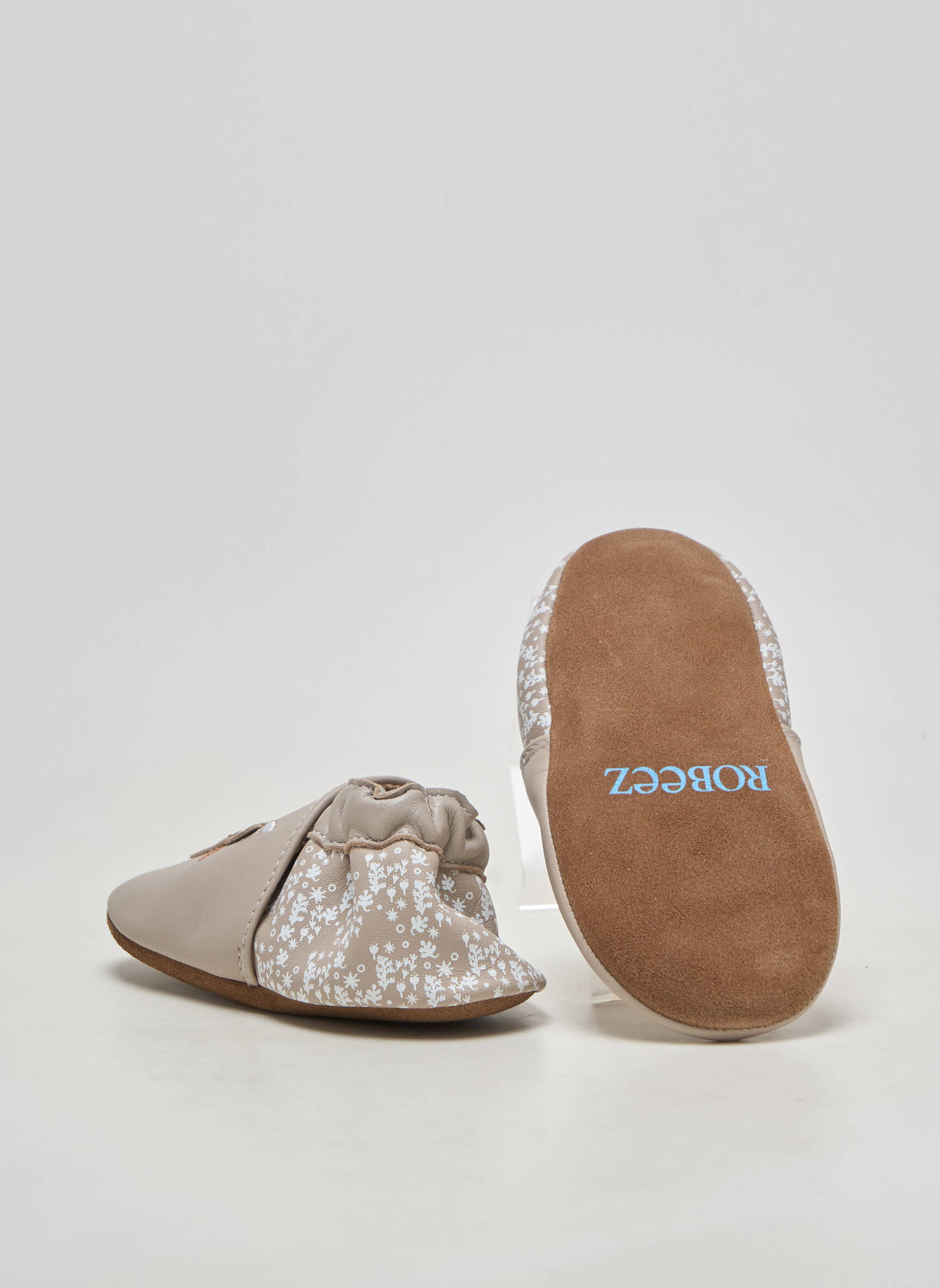 Chaussons/pantoufles matière lisse bout rond gris ROBEEZ fille