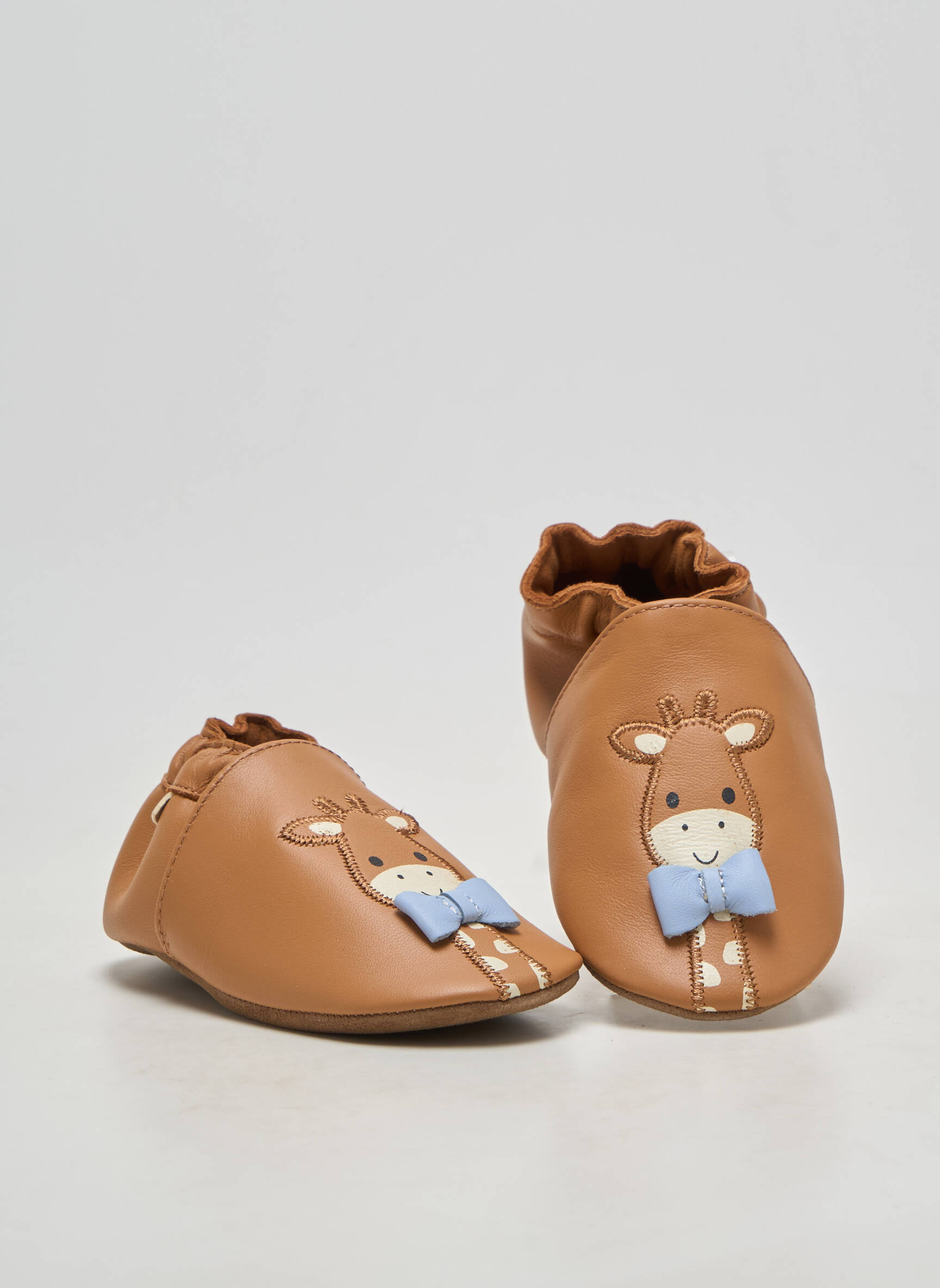 Chaussons/pantoufles matière lisse bout rond marron ROBEEZ enfant