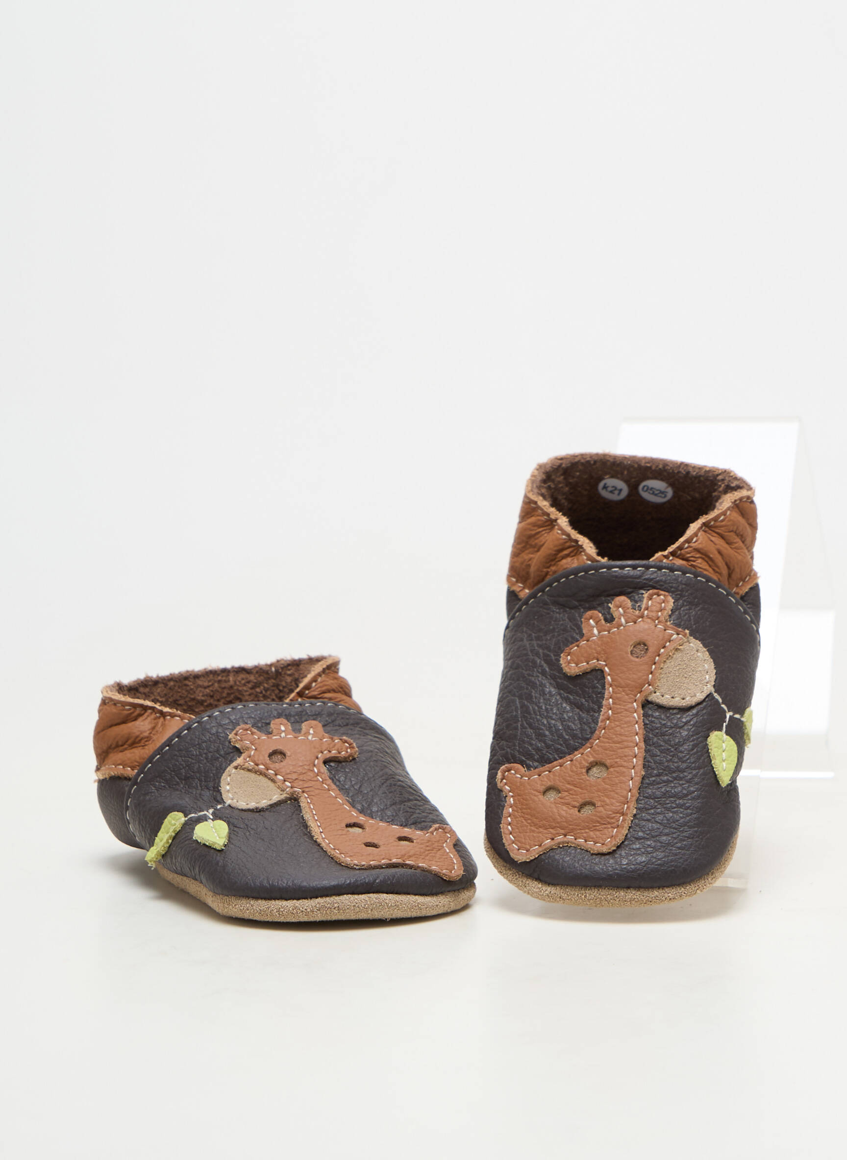 Chaussons/pantoufles matière lisse bout rond marron HOBEA  garçon