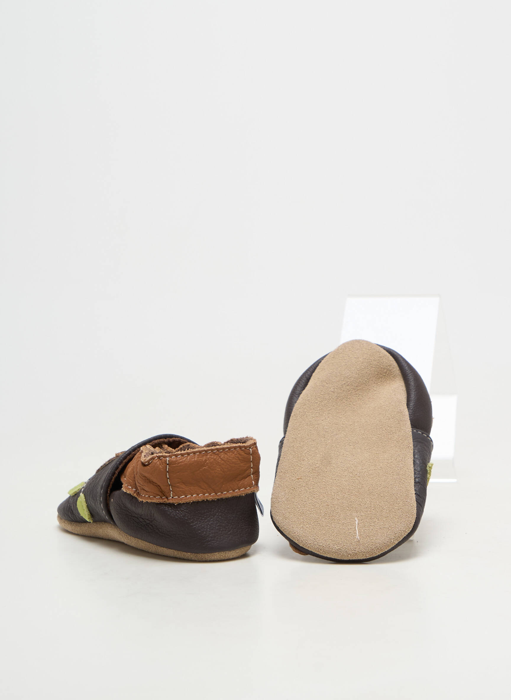 Chaussons/pantoufles matière lisse bout rond marron HOBEA  garçon