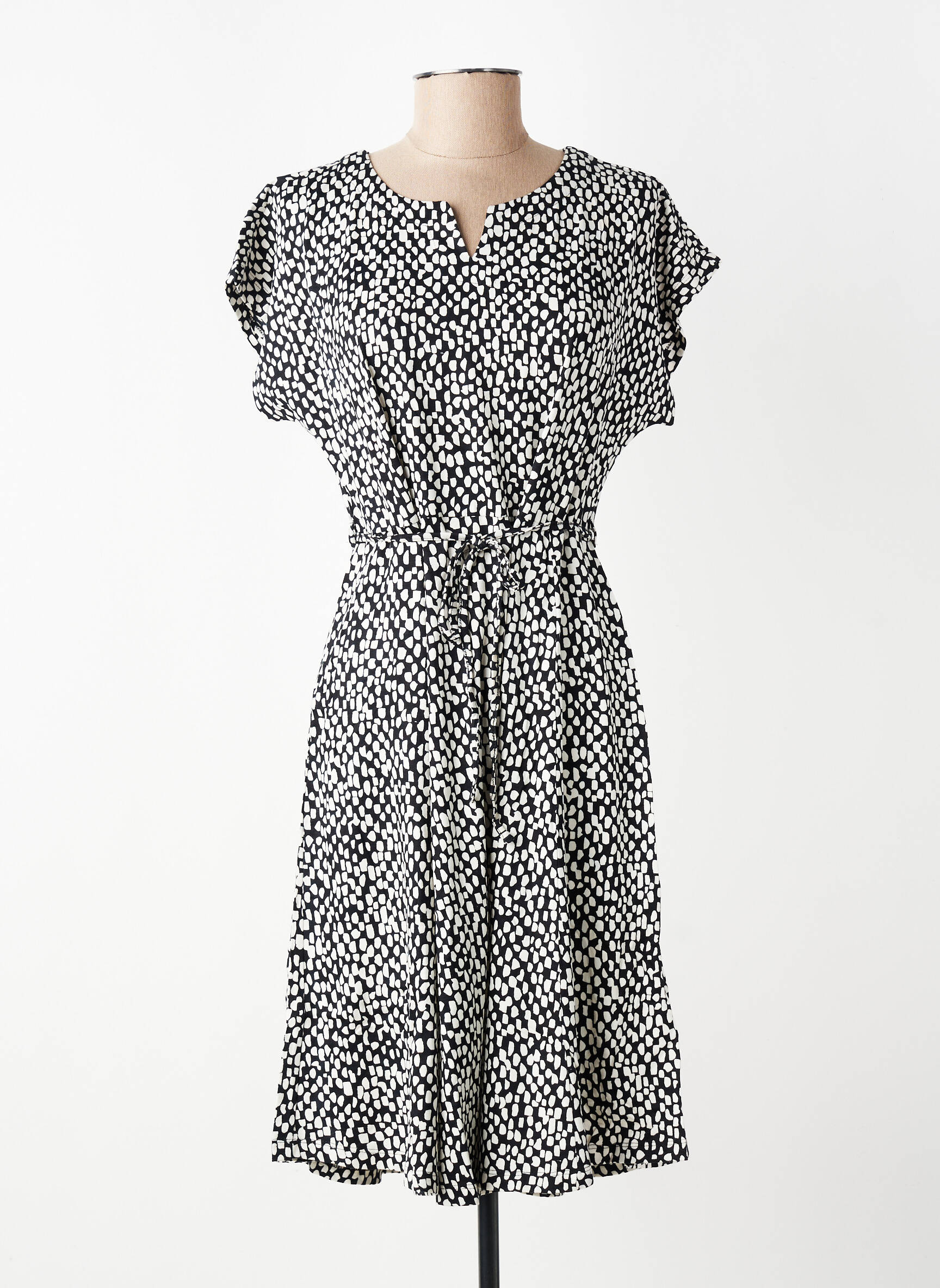 Robe mi-longue coupe fluide manches courtes noir KAFFE femme