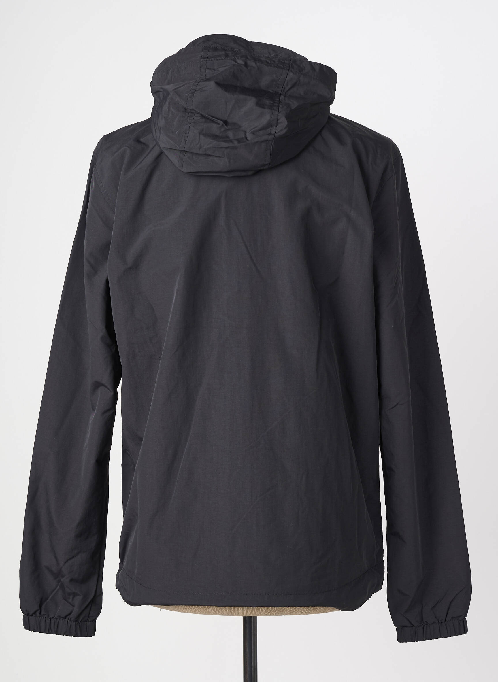 Coupe-vent resserrée sur le bas a capuche noir LYLE & SCOTT homme