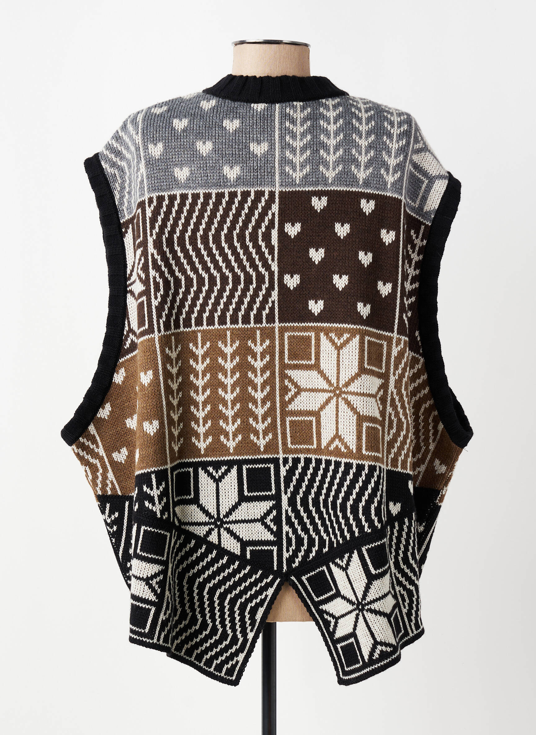 Gilet sans manche fermeture boutonnée sur le devant noir CANNISSE femme