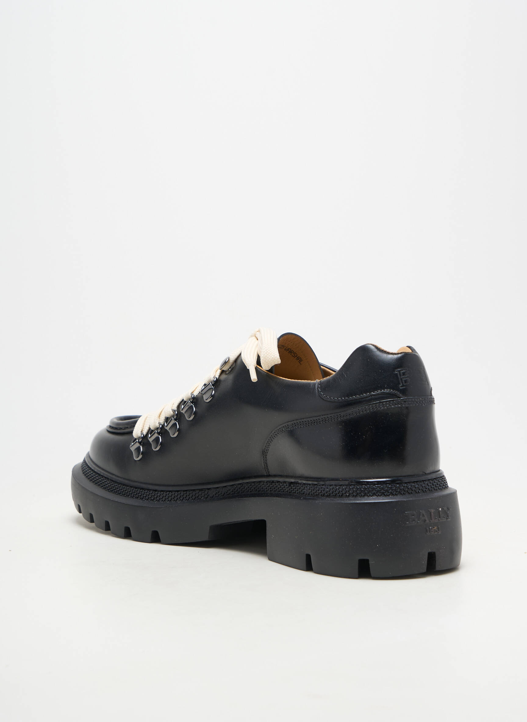 Baskets matière lisse talon bas noir BALLY homme