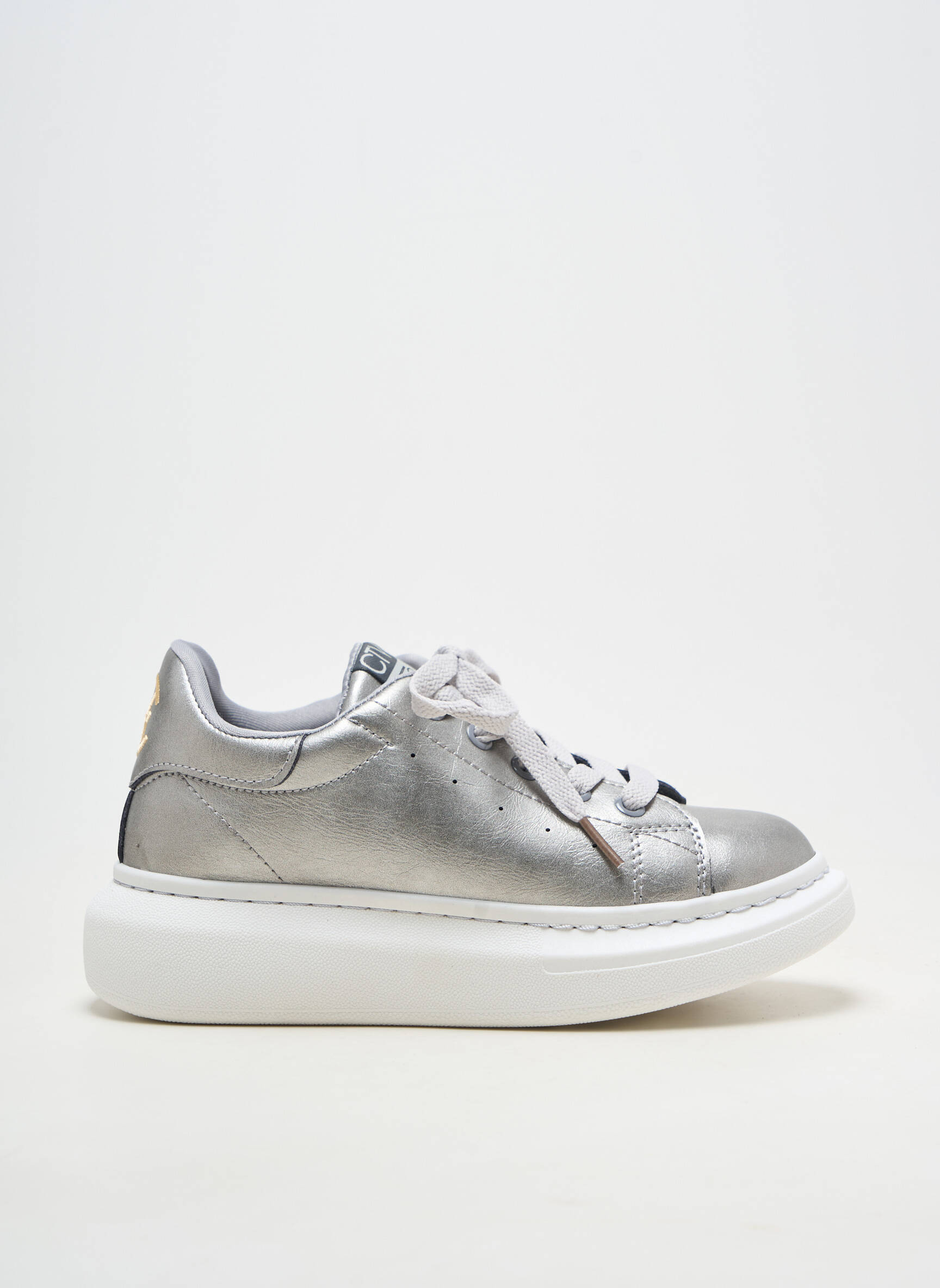Baskets matière lisse talon plat jusqu'à 3cm argent CHATTAWAK femme